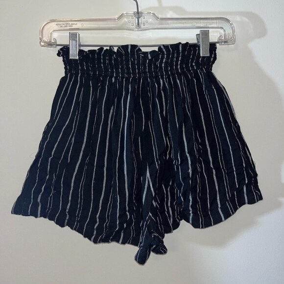Hollister Women's Pin Stripe Loose Fitting Shorts with Pockets | Size XS - Picture 3 of 6